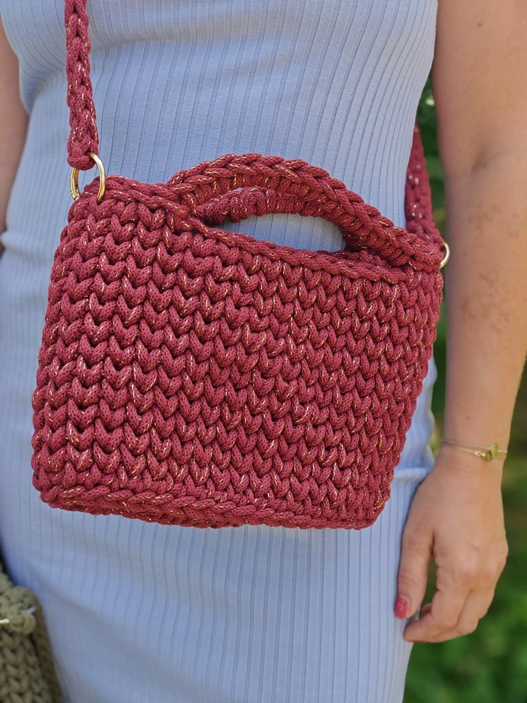 Háčkovaná crossbody červená