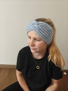 Háčkovaná čelenka