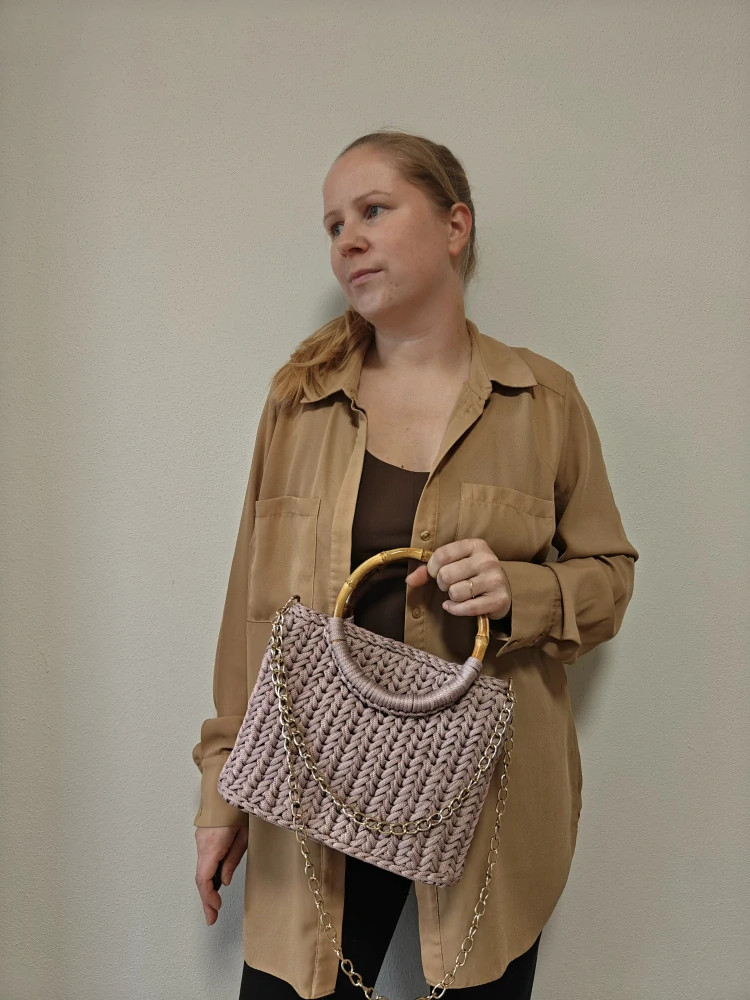 Elegantní kabelka s kulatými uchy