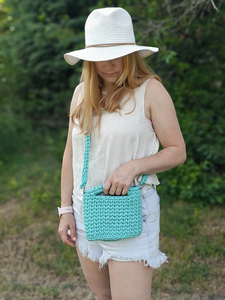 Háčkovaná crossbody mint