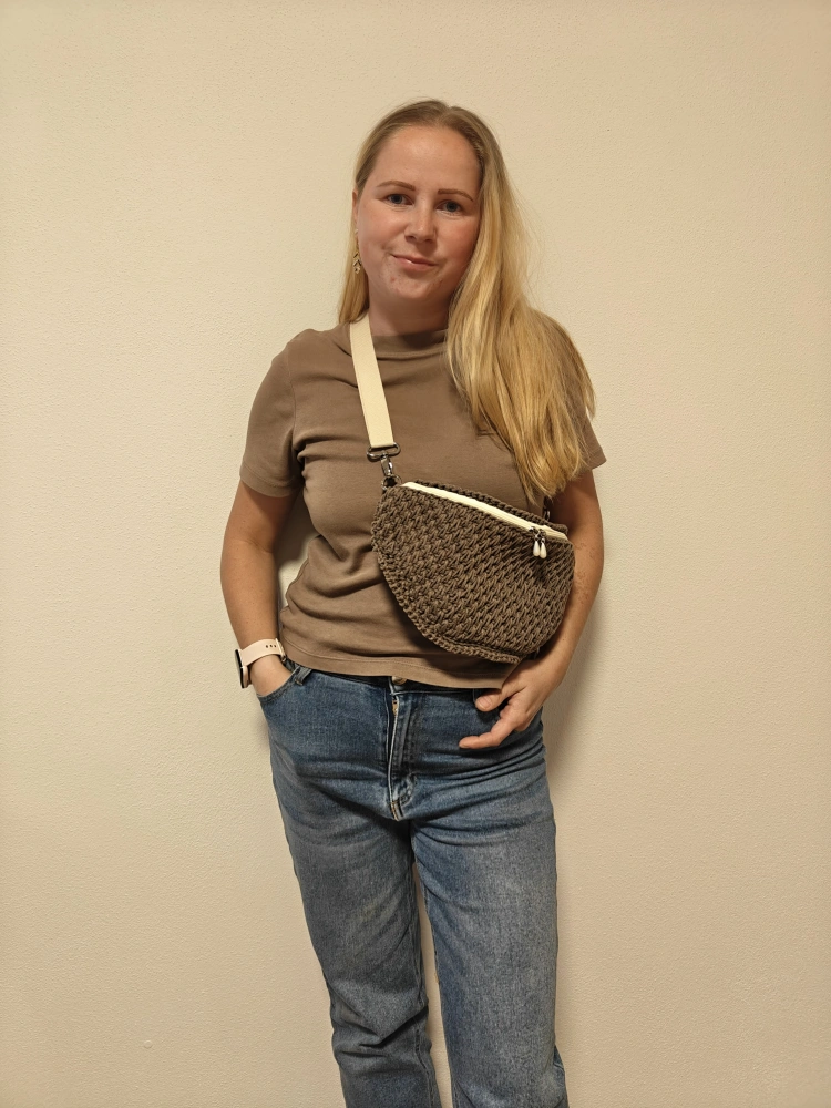 Háčkovaná ledvinka béžová