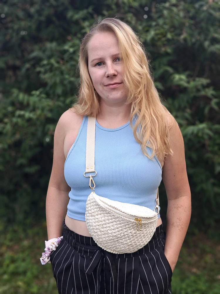 Háčkovaná ledvinka krémová