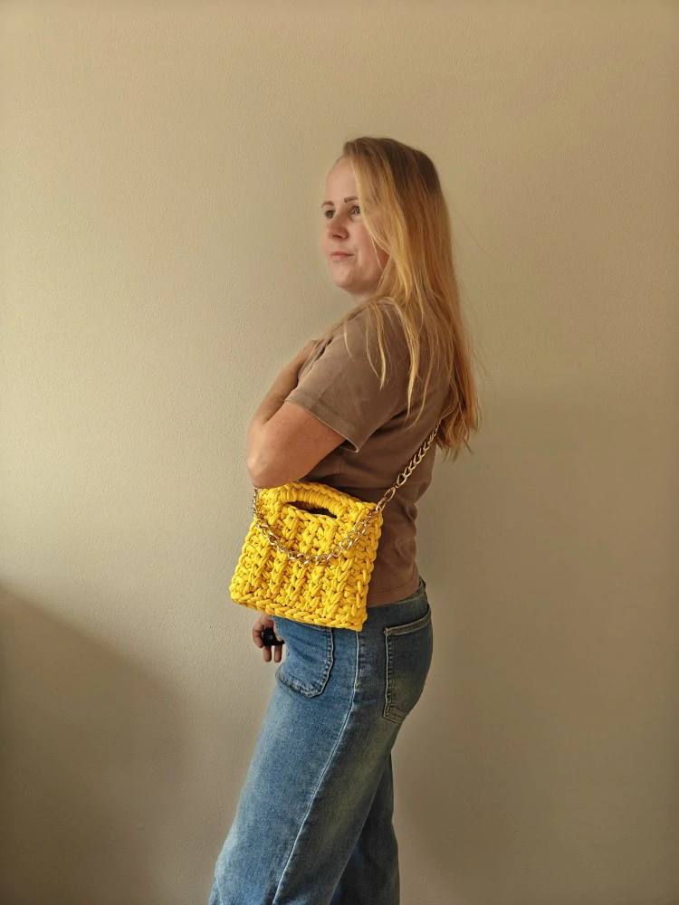 Háčkovaná crossbody žlutá