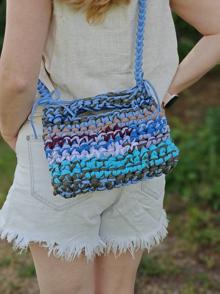 Háčkovaná crossbody ze zbytků