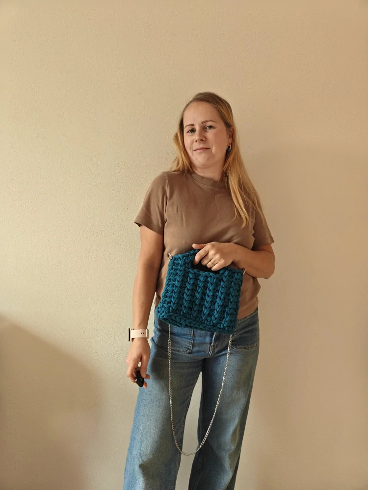 Háčkovaná crossbody modrá