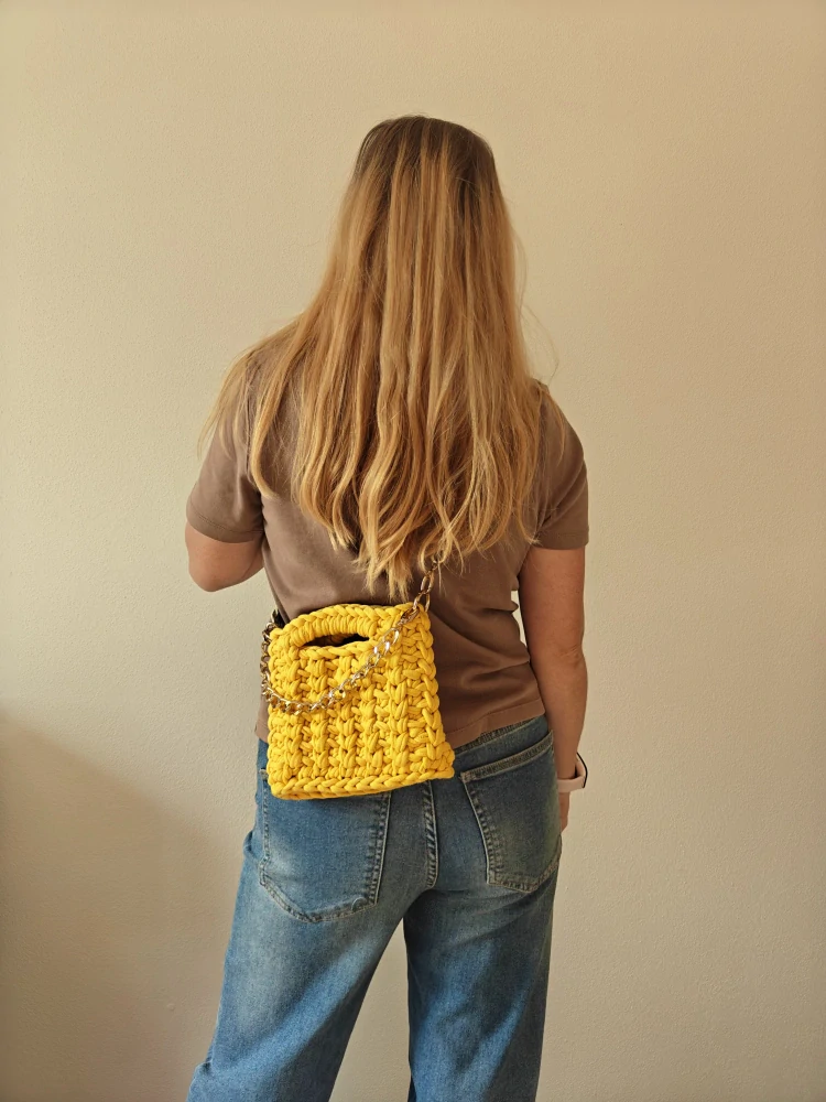 Háčkovaná crossbody žlutá