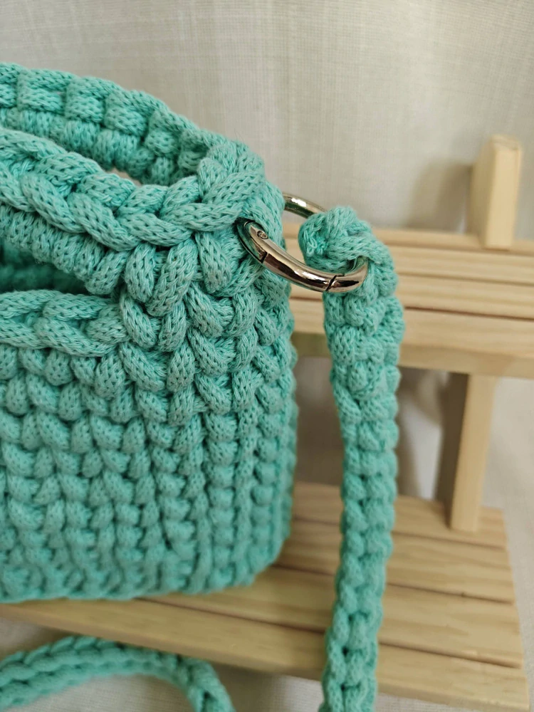 Háčkovaná crossbody mint