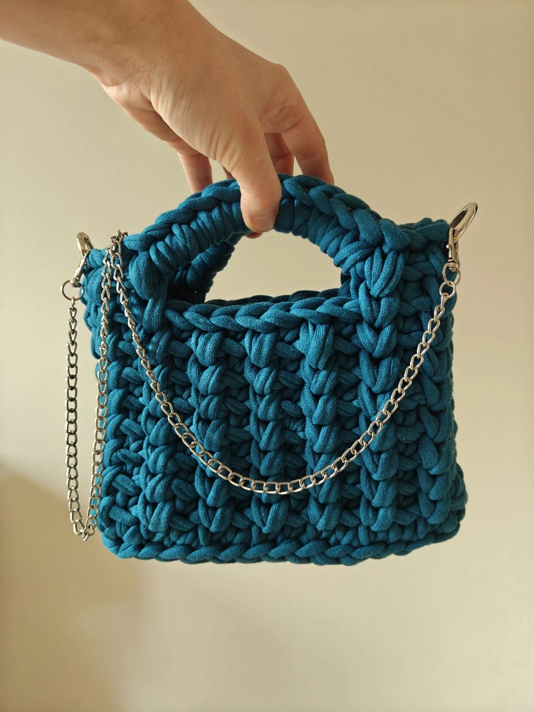 Háčkovaná crossbody modrá