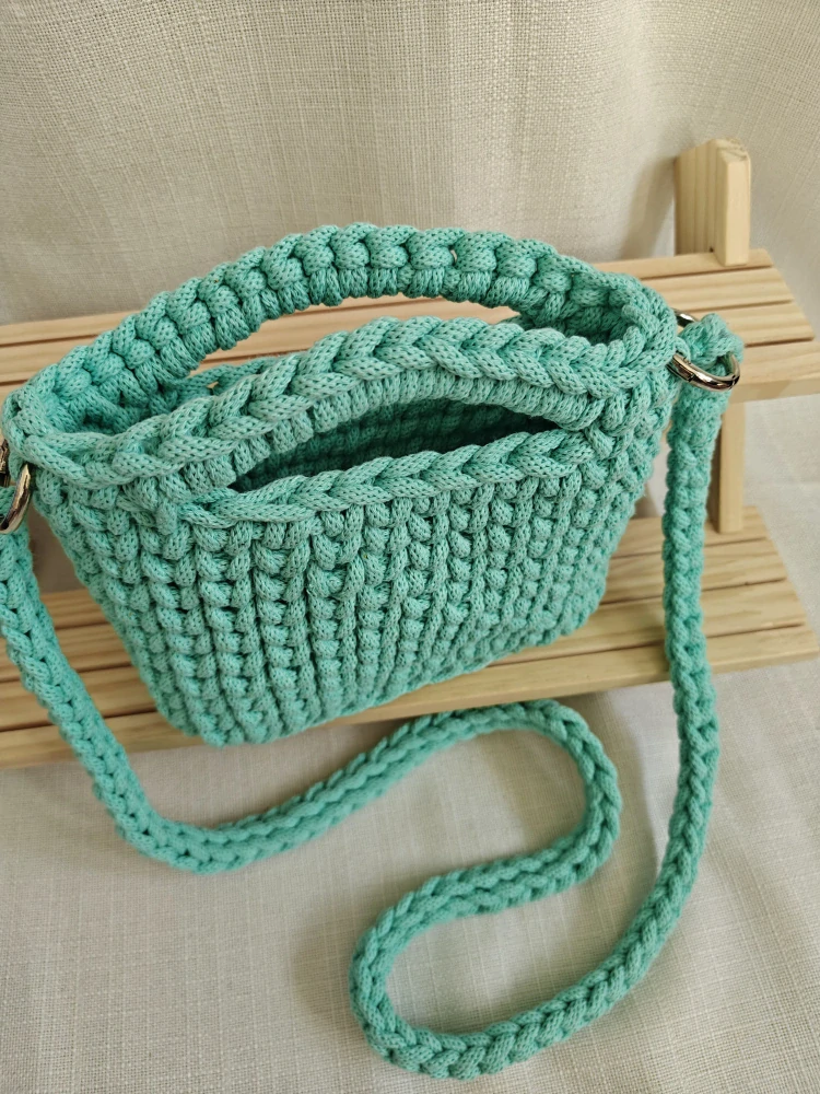 Háčkovaná crossbody mint
