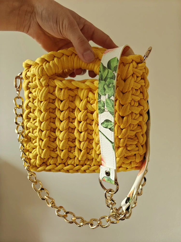 Háčkovaná crossbody žlutá