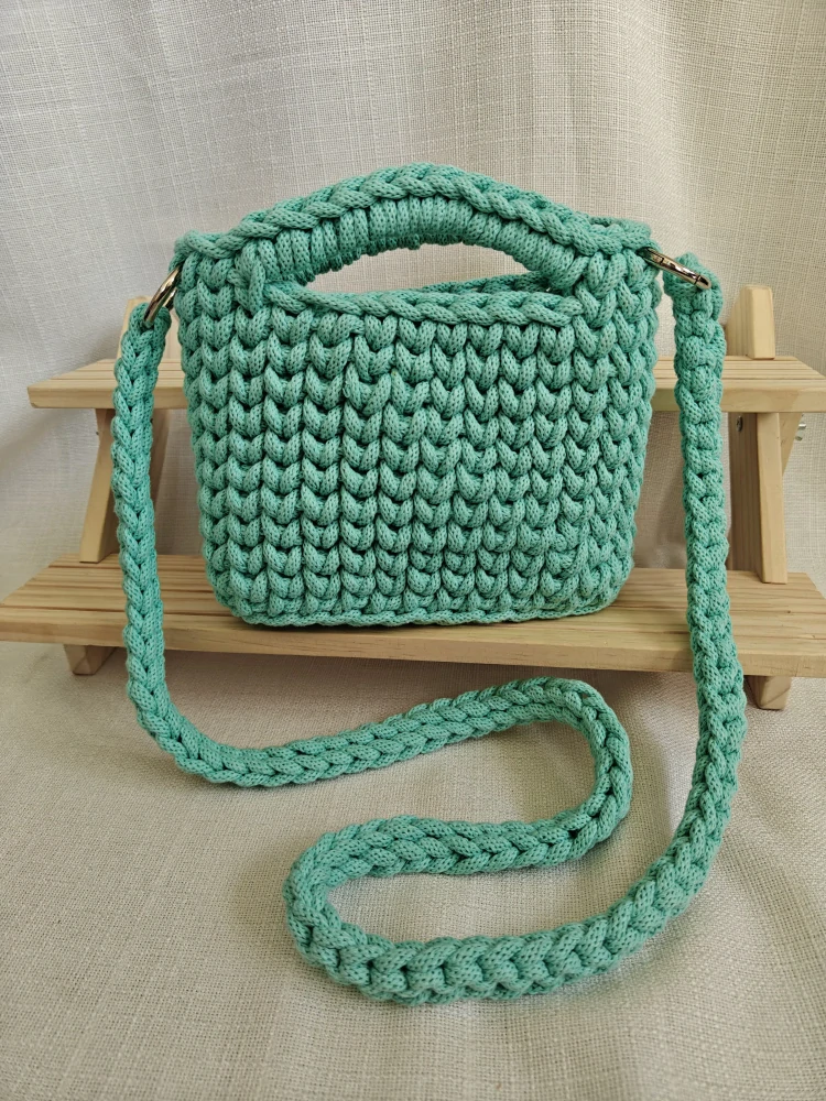 Háčkovaná crossbody mint