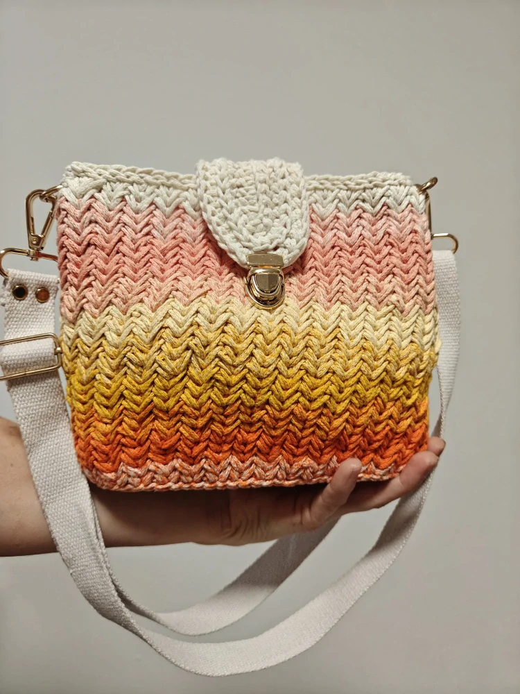 Háčkovaná crossbody podzimní